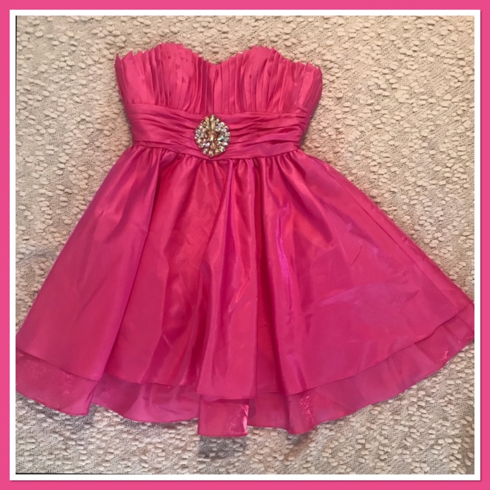 Hannah S, Size 4, Pink, Strapless dress.